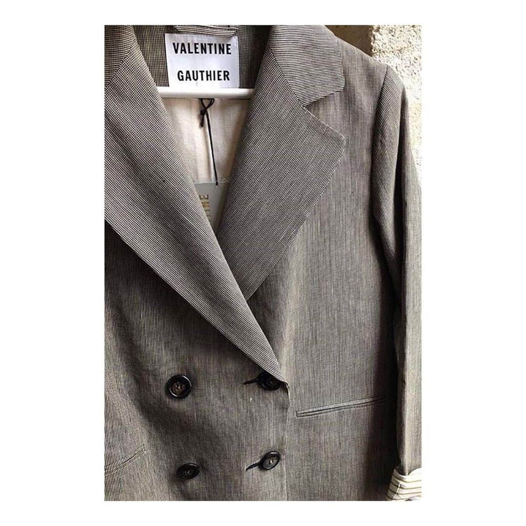 ヴァランティンゴティエさんのインスタグラム写真 - (ヴァランティンゴティエInstagram)「The Morisson Licio jacket is made of Italian linen and cotton woven fabric, from a factory in Italy, based on ecological approach. Available in store #le88beaumarchais and on valentinegauthier.com  #valentinegauthierss19 #ss19 #frenchdesigner #outfit #dayoff #paris #boulevardbeaumarchais #ethicalfashion #buylesschoosewell」5月2日 1時07分 - valentinegauthierofficiel