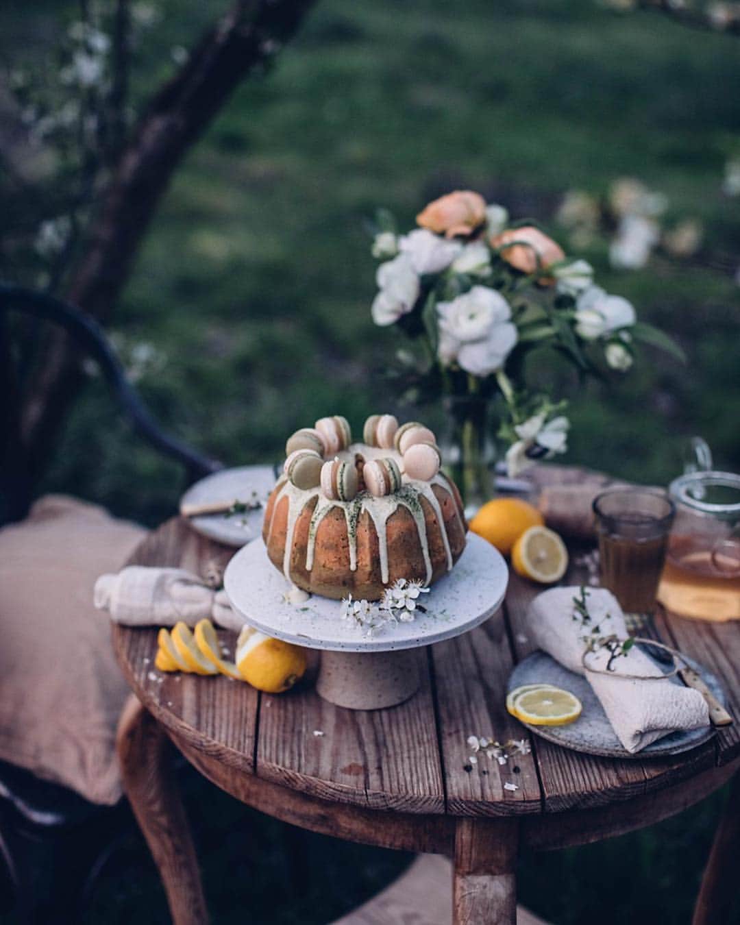 Our Food Storiesさんのインスタグラム写真 - (Our Food StoriesInstagram)「Wouldn’t mind a piece of this delicious gluten-free matcha bundt cake now😋 Get the recipe on the blog, link is in profile. #ourfoodstories  ____ #bloooms #gardeninspiration #gatheringslikethese #gardeninspo #matchacake #glutenfreerecipes #glutenfreeeats #glutenfri #fellowmag #verilymoment #germanfoodblogger #foodstylist #foodphotographer #huffposttaste #simplejoys #countrysideliving」5月2日 1時11分 - _foodstories_