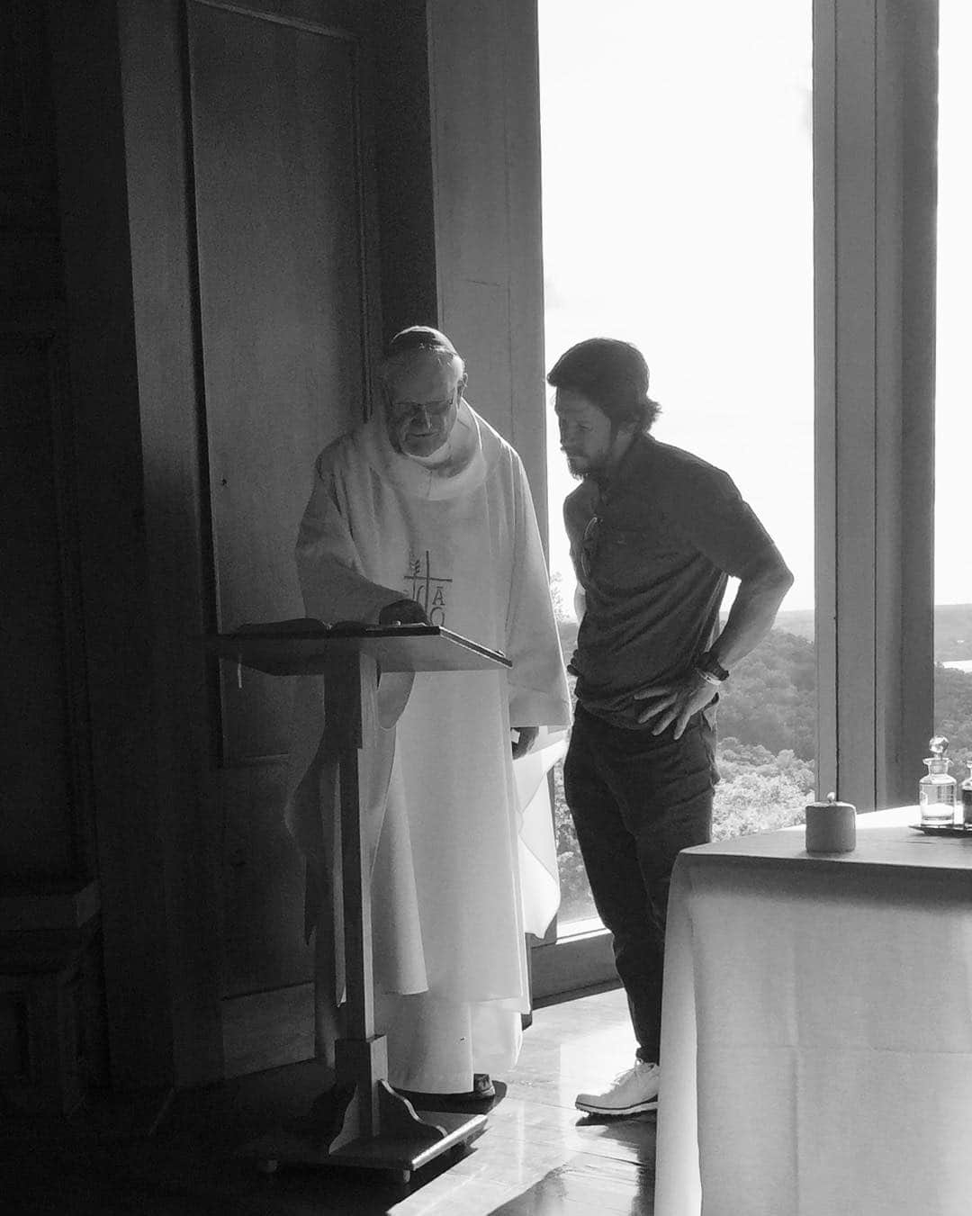 マーク・ウォールバーグさんのインスタグラム写真 - (マーク・ウォールバーグInstagram)「Mass 🙏with the BISHOP AT THE TOP OF THE ROCK CHAPEL🙏❤️」5月2日 1時26分 - markwahlberg