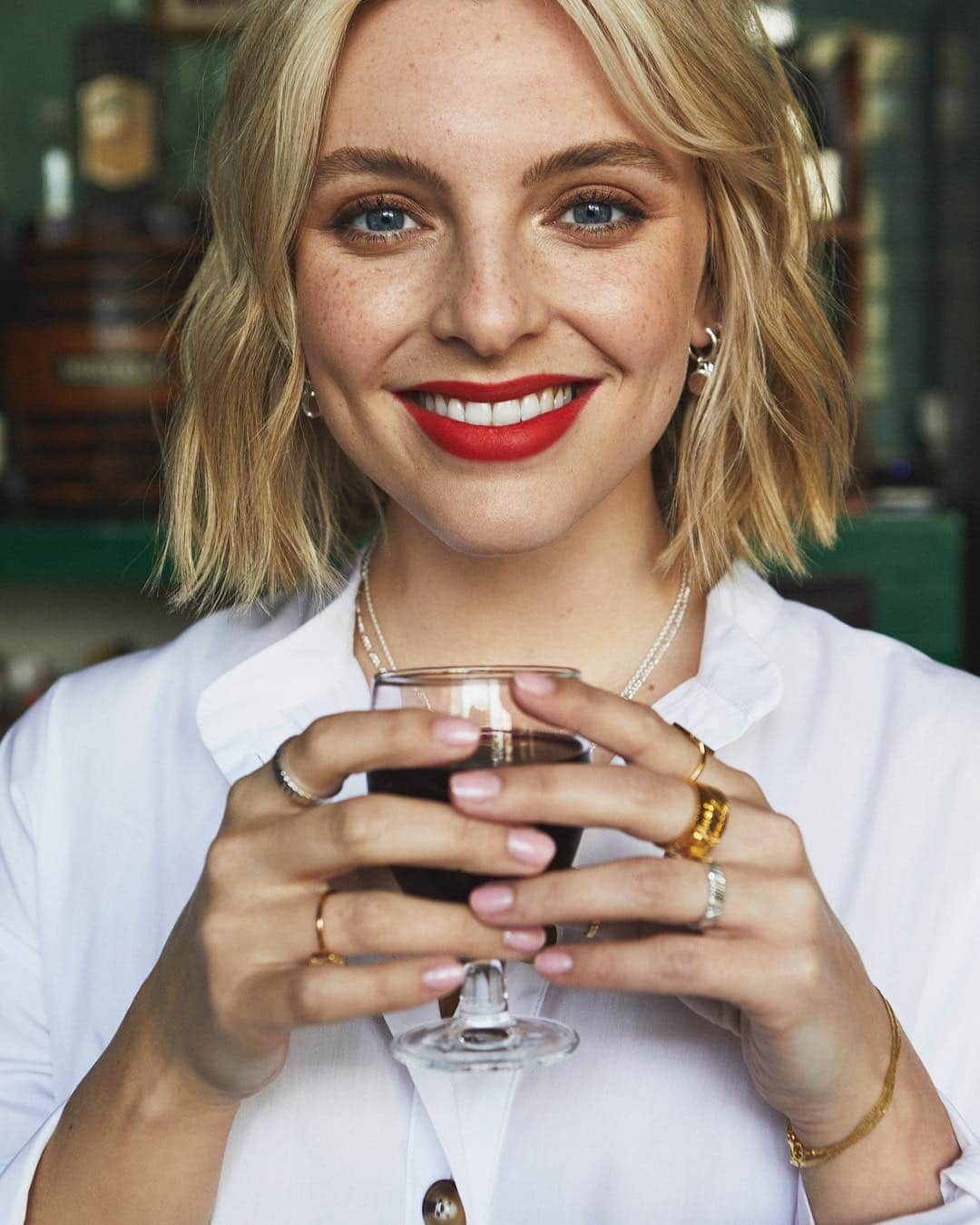 Estée Lalondeのインスタグラム：「It’s wine o’clock somewhere! 🍷💋 #esteelalondeXdaisy -  Shop my collection with @daisy_jewellery (link in bio) #ELwears」