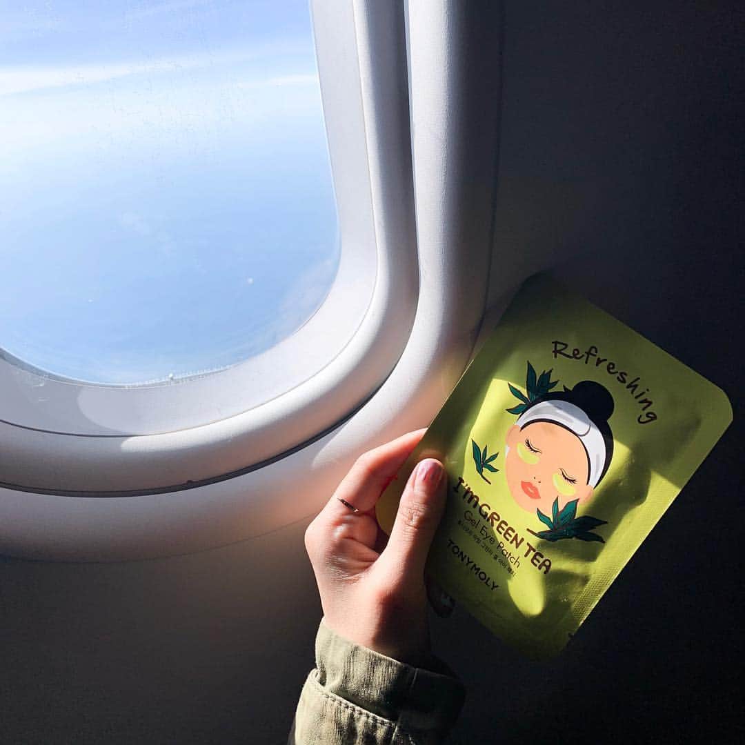 TONYMOLY USA Officialさんのインスタグラム写真 - (TONYMOLY USA OfficialInstagram)「Seriously who doesnt love a little mask session mid flight? Next time you snap your in flight routine (a la @gelcream) tag us & #tminflight so we can share❤️✈️ Plus get our eye gel patches and more on sale NOW @macys friends & family sale! #xoxoTM #TONYMOLYnMe #macysbeauty #gelcream_travel」5月2日 1時36分 - tonymoly.us_official