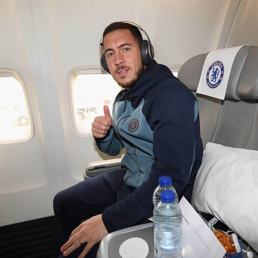 チェルシーFCさんのインスタグラム写真 - (チェルシーFCInstagram)「Frankfurt bound! ✌️🎧 @HazardEden_10 #CFC #Chelsea」5月2日 1時37分 - chelseafc