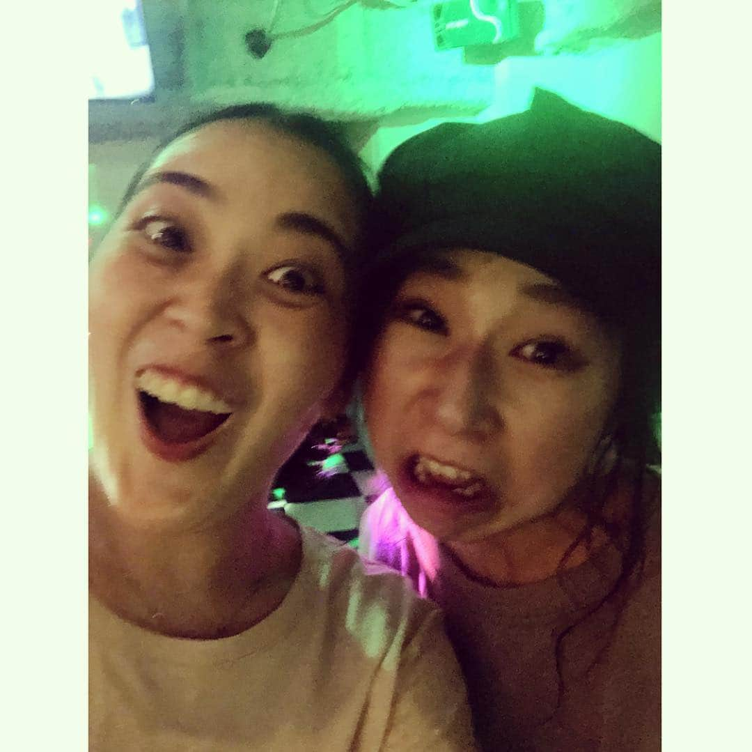 小野美公さんのインスタグラム写真 - (小野美公Instagram)「いつの日かの、 光と音楽とお友達🍻🦍🐥🐑🦖🧡 びっぐなおらぶ💓🤪 #びっぐらぶ #女子 #何歳になっても女子 #tokyo #japan #japanesegirl #三茶ガールズ #三軒茶屋 #チャリ族 #ぶっ飛び #おったまげ」5月2日 1時45分 - mikuhead