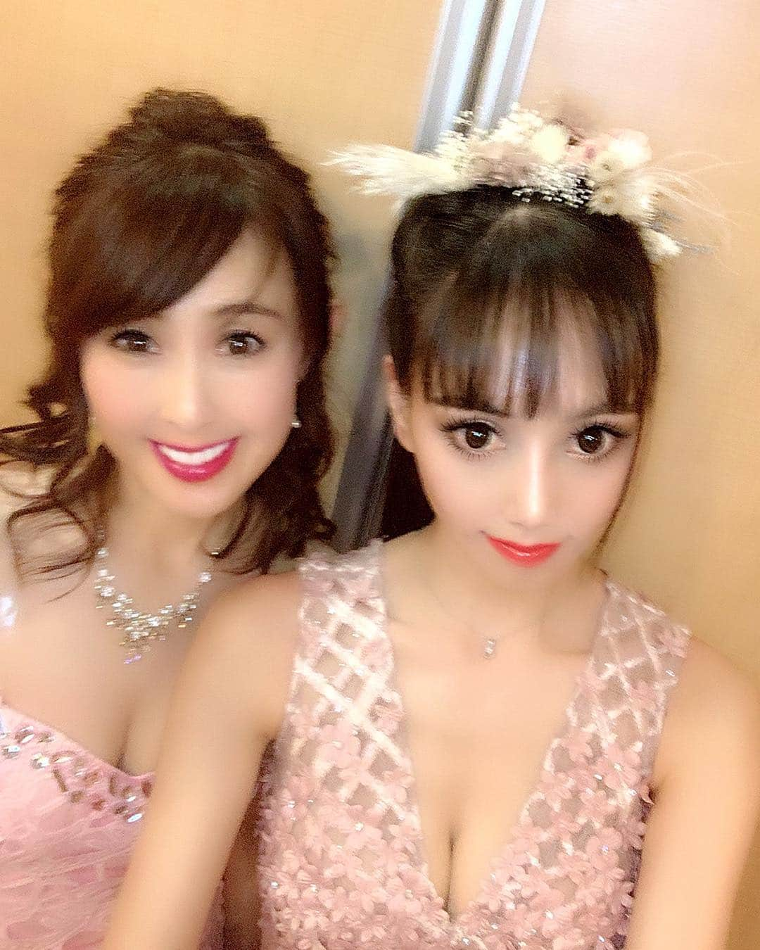 百合華さんのインスタグラム写真 - (百合華Instagram)「今日開催された『Mrs.Ms. Japan Earth』グランドファイナル日本大会ではトップ10に入れたものの、自分の望む結果を残す事は出来ませんでした泣﻿ ﻿ これまで百合譁を支えてくださった皆様方に対してとても申し訳ない気持ちでいっぱいですが、挫けずにまた次回もチャレンジしてみようと思えた事も応援してくださる皆様のおかげです✨﻿ ﻿ 本当にありがとう御座いました❤️﻿ ﻿ この経験を通して得た大切な物を守るためにも自分らしさに更なる磨きをかけ、自分の思うところへ辿り着けるよう勇往邁進する所存で御座います🥰﻿ ﻿ 今後とも宜しく御願い致します💕﻿ ﻿ #東京 ﻿ #有明 ﻿ #お台場 ﻿ #Mrs_Ms_JapanEarth ﻿ #ミセスミズジャパンアース ﻿ #全国ファイナル ﻿ #グランドファイナル ﻿ #ビーコンセプト﻿ @b_concept_japan﻿ @bub.ruby_cell.1523 #dremo #andyドレス」5月2日 1時59分 - yurika.lovelily