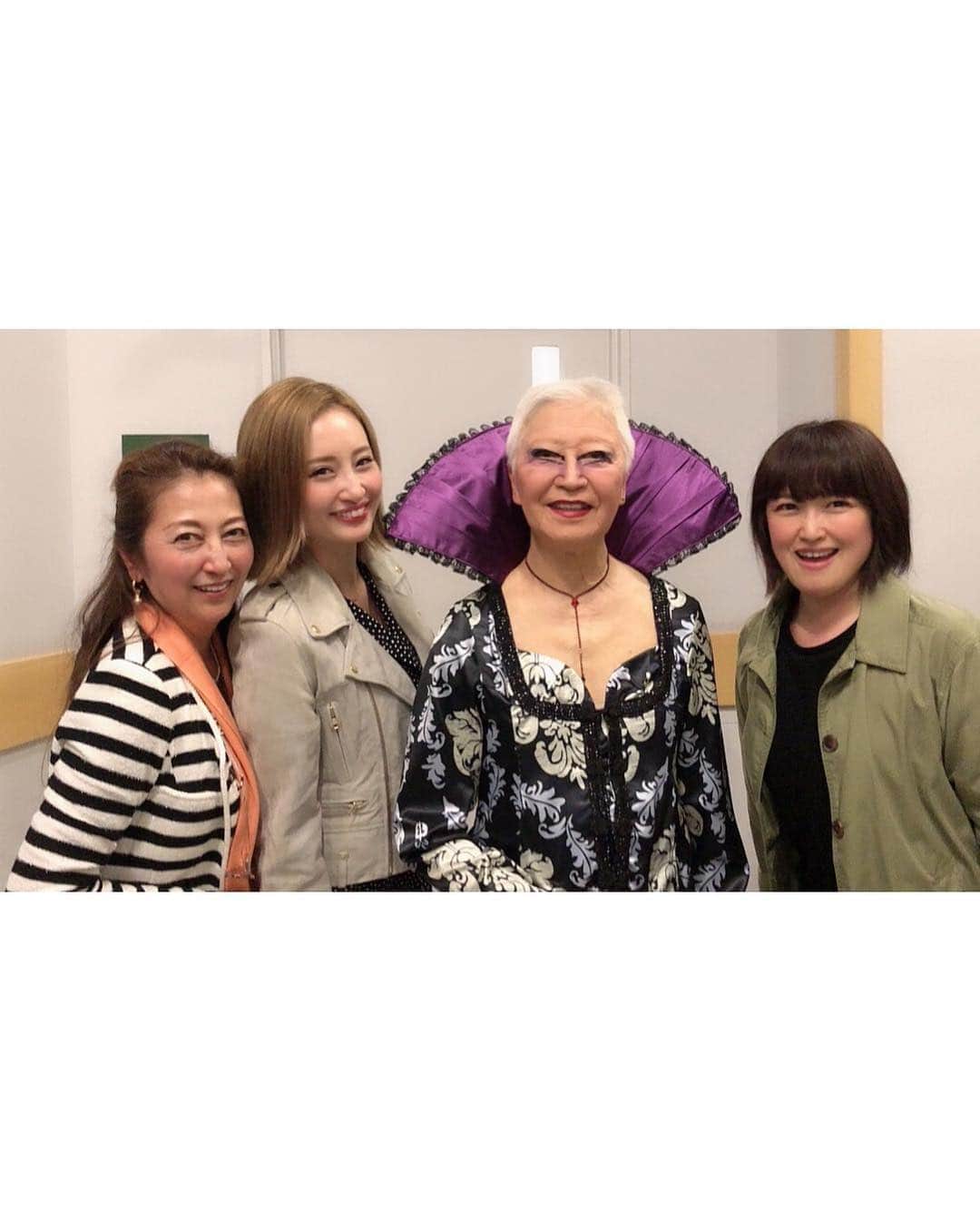 のインスタグラム：「今日は母と昔習ってたバレエの先生の舞台観に行ってきました☺️✨ なんと85歳👏👏👏 素晴らしかったです😭💓 観るとバレエっていいなって改めて思いました✨ . #ballet #グループアラベスク #橋浦勇 先生」