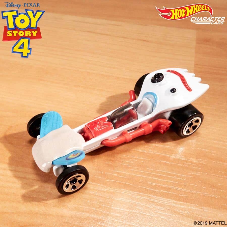 Hot Wheelsさんのインスタグラム写真 - (Hot WheelsInstagram)「Friends 4 Ever. The new Disney•Pixar @toystory Hot Wheels Character Cars are rolling onto the scene. #HotWheels #ToyStory4」5月2日 1時56分 - hotwheelsofficial