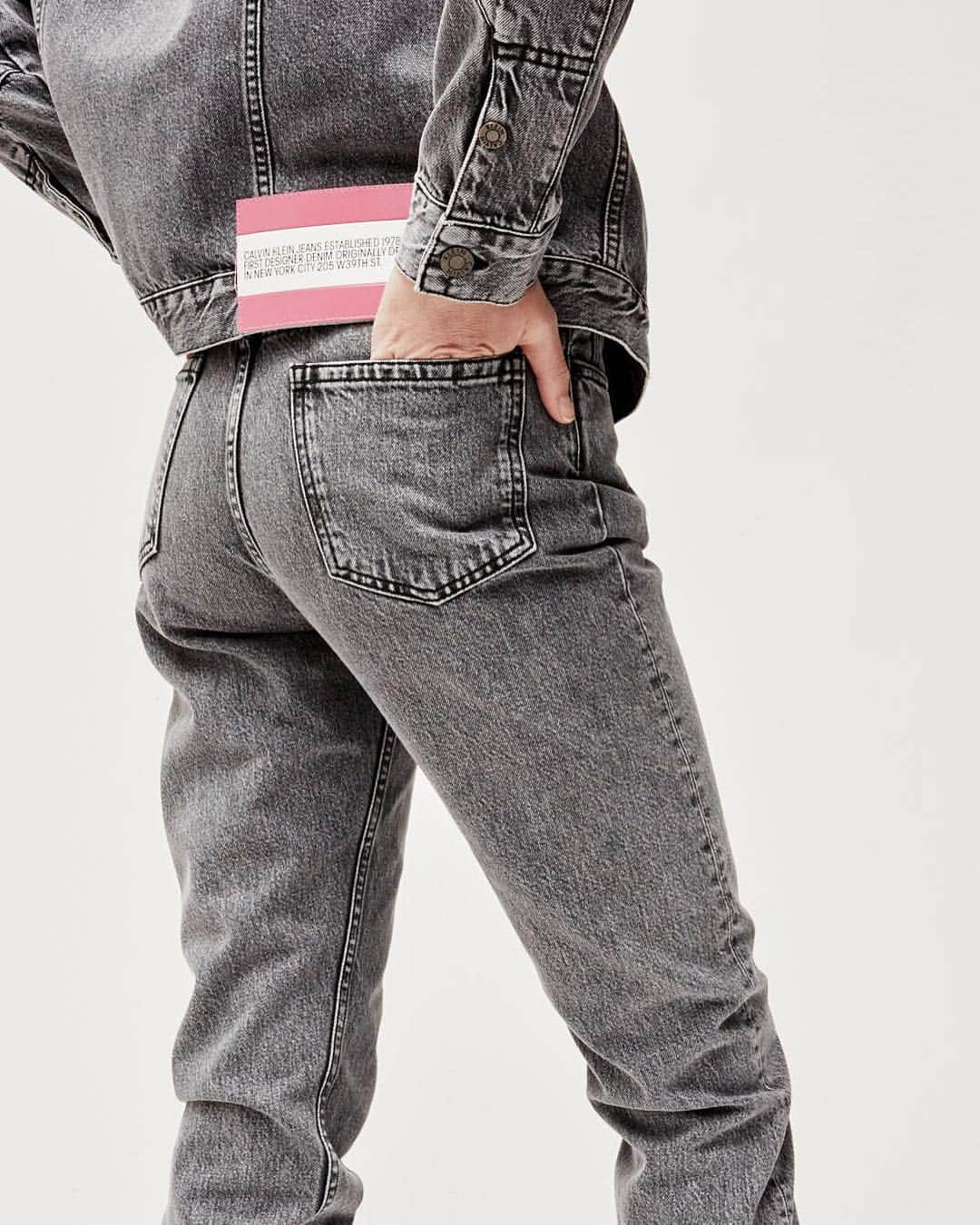 Calvin Kleinさんのインスタグラム写真 - (Calvin KleinInstagram)「In the studio with @scarlettcostello for @totokaelo 📸 styled in our #CKEST1978 #denim trucker jacket and icon narrow #jeans matching set. ⠀⠀⠀⠀⠀⠀⠀⠀⠀⠀⠀⠀ ⠀⠀⠀⠀⠀⠀⠀⠀⠀⠀⠀⠀ Shop the latest styles at the link in bio.」5月2日 1時56分 - calvinklein
