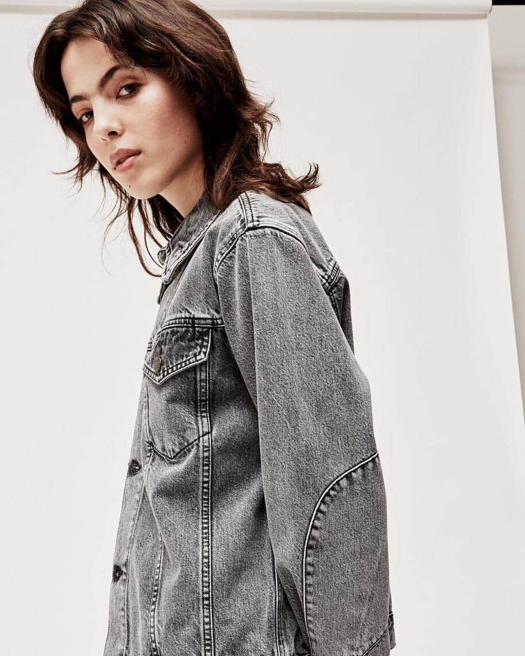 Calvin Kleinさんのインスタグラム写真 - (Calvin KleinInstagram)「In the studio with @scarlettcostello for @totokaelo 📸 styled in our #CKEST1978 #denim trucker jacket and icon narrow #jeans matching set. ⠀⠀⠀⠀⠀⠀⠀⠀⠀⠀⠀⠀ ⠀⠀⠀⠀⠀⠀⠀⠀⠀⠀⠀⠀ Shop the latest styles at the link in bio.」5月2日 1時56分 - calvinklein