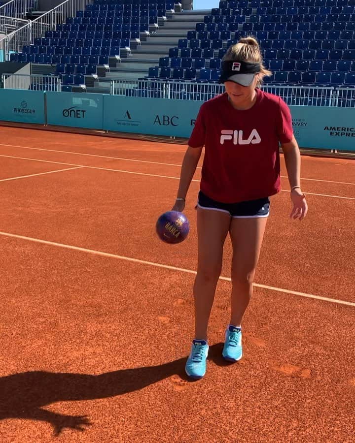 ソフィア・ケニンのインスタグラム：「Enjoying a bit ⚽️😁」