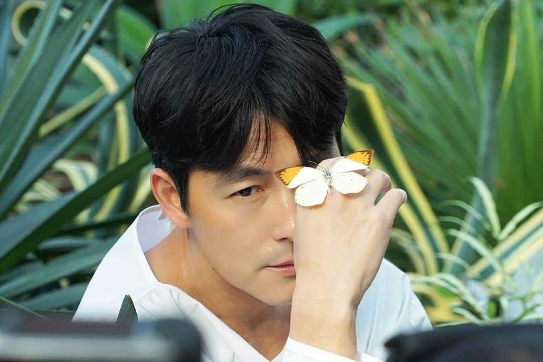 Just a girlさんのインスタグラム写真 - (Just a girlInstagram)「Jung Woo Sung @tojws 🌴🌿💚Vogue Korea Photoshoot Behind-the-Scene . . . . . . . #정우성#JungWooSung#koreanactor#koreanmodel  #koreanboy #oppa #asianboy#아지트샵 #추천멘토 #치위생사 #간호사 #직장인부업 #미용인 #미용 #연남동카페 #연남동맛집 #신혼여행 #신혼 #신혼부부 #おしゃれ #オシャレ #いいね返し #フォロー #韓国人 #韓国 #セルカ #自撮り #ファッション #フォロー」5月2日 2時07分 - cecithegirl