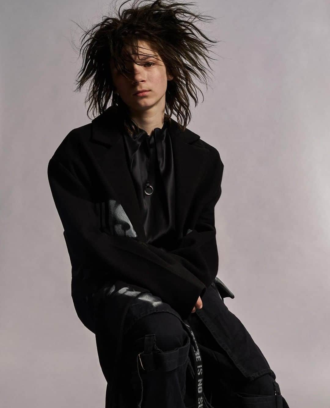 Dazed Magazineさんのインスタグラム写真 - (Dazed MagazineInstagram)「Does @mattox think he makes trap music? “I do sometimes. But sometimes I could make R&B, sometimes I could make screamo – I can make anything,” he says. “That’s just the way I see myself. I do what I want and make it how I like it.” ⁣ ⁣ Tap the link in bio to read more about the #Dazed100-nominated musician from our spring/summer 2019 issue feature, on the site now ⁣ ⁣ Photography @hejishin⁣ Styling @elliegracecumming⁣ Hair @mustafayanaz⁣ Make-up #CaoilfhionnGifford⁣ ⁣ Text @jeffihaza⁣ ⁣ #MattOx wears wool spray-painted coat and spray-painted belt @yangli, satin sleeveless top with ring details @rafsimons, vintage @boylondon⁣ bondage trousers personal collection of Mr Steven Philip ⁣ ⁣ Taken from the spring/summer 2019 #TheMeaningOfCult issue of #Dazed⁣」5月2日 2時03分 - dazed
