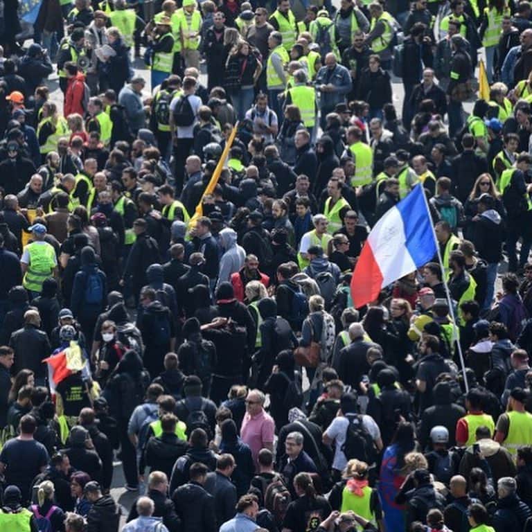 AFP通信さんのインスタグラム写真 - (AFP通信Instagram)「AFP Photo - France May Day protests - . . . 📷 @zakaria_abdelkafi 📷 @anne.christine.poujoulat 📷 @patrickhertzog1 📷 Pascal Pavani 📷 @kenzo.tribouillard 📷 @marteauburin 📷 Sebastien Salom-Gomis . . . #mayday #1ermai #police #protest #manifestation #labourday」5月2日 2時15分 - afpphoto