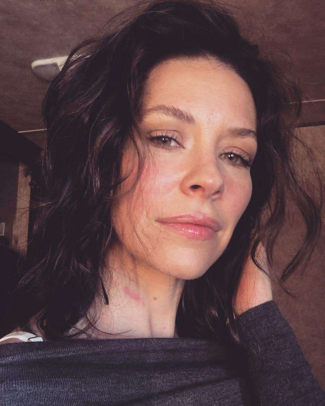 エヴァンジェリン・リリーさんのインスタグラム写真 - (エヴァンジェリン・リリーInstagram)「The amazing @hilseycook worked miracles on my swollen, exhausted eyes.  Business Claire is back.  #miracleworker #dreamland_mtl #crisismovie #heyrockywatchmepullarabbitouttamyhat?」5月2日 2時11分 - evangelinelillyofficial