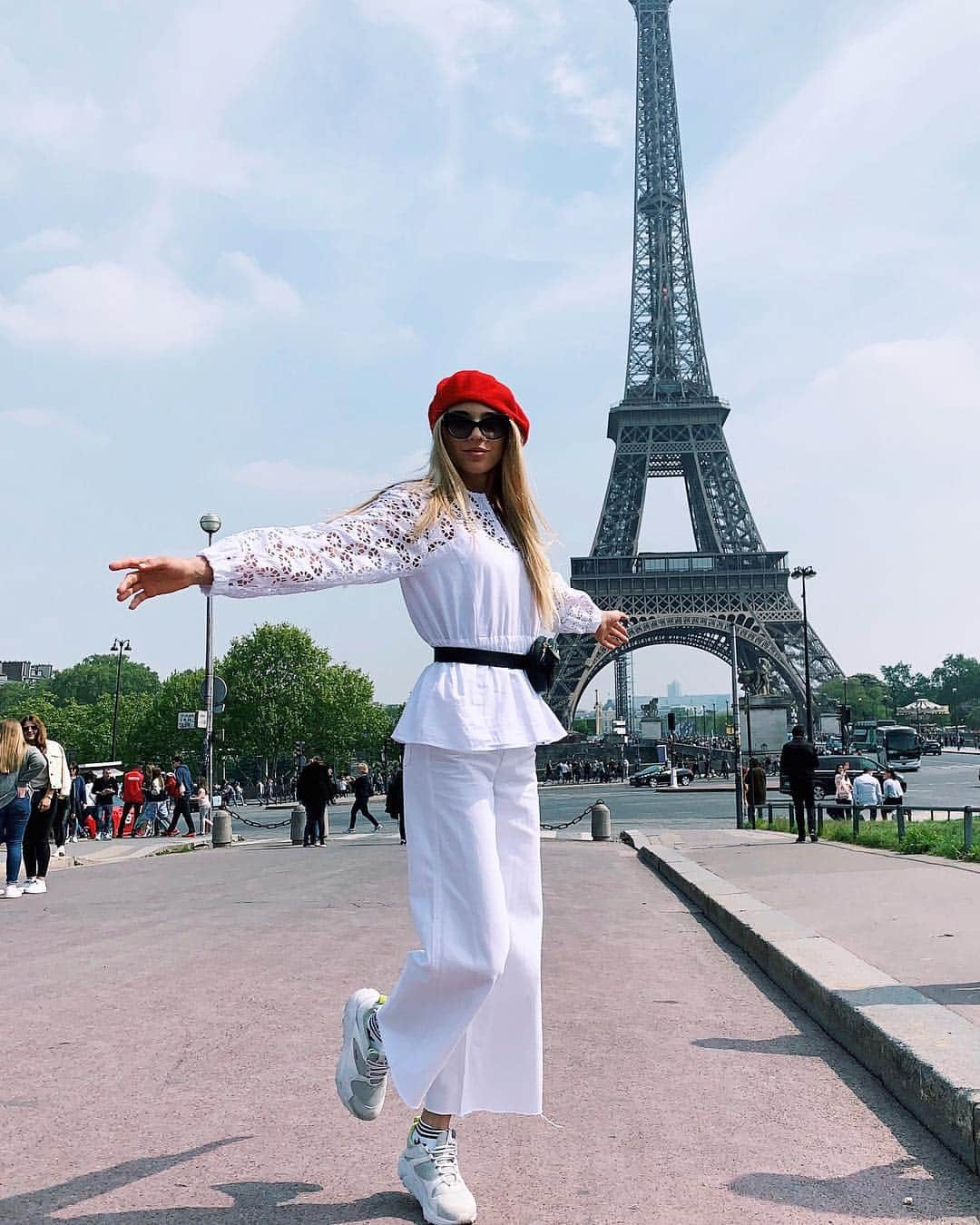 ダリア・ビロディドさんのインスタグラム写真 - (ダリア・ビロディドInstagram)「Bonjour🇫🇷✨ Such a special city❣️」5月2日 2時21分 - dariabilodid7