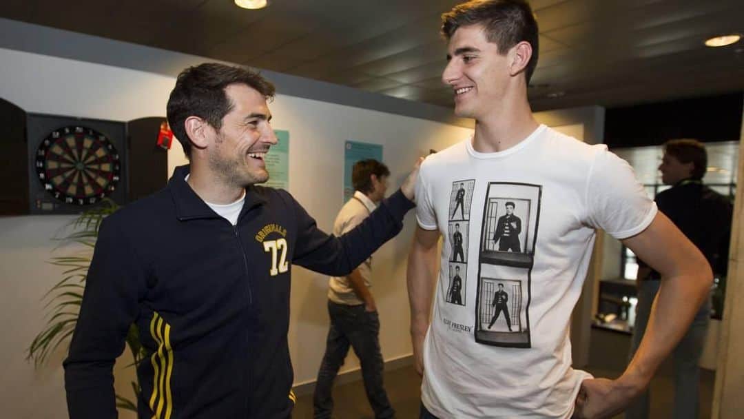 ティボ・クルトゥワのインスタグラム：「Mucha fuerza @ikercasillas!!!」
