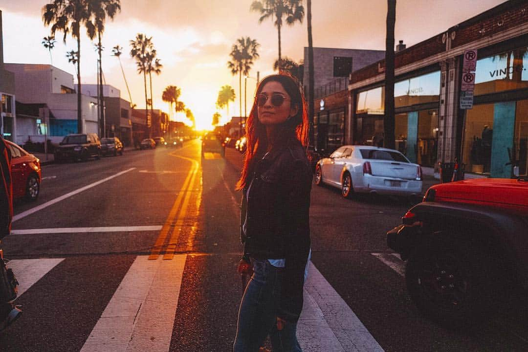 ケリーさんのインスタグラム写真 - (ケリーInstagram)「Golden Hour in Venice🏖🧡☀️ ・ Magic Moment🧡🙏 ・ ・ ・ #goldenhour#venicebeach#california#la #ベニスビーチ#カリフォルニア#サンセット」5月2日 7時49分 - kellymisawa