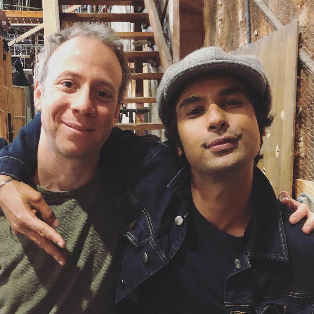 ケヴィン・サスマンのインスタグラム：「So much gratitude for all the scenes I got to do with @kunalkarmanayyar. He is both one of the silliest men I have ever known and one of the most compassionate. If you follow his insta (and I can't imagine you don't) then you know. He just wants everyone to be happy. And to laugh. Working with him for 11 yrs has lead to much of both. 🙏」