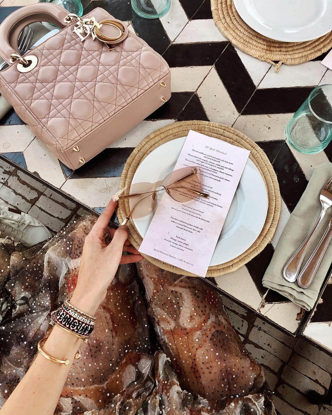 レオニー・ハンネさんのインスタグラム写真 - (レオニー・ハンネInstagram)「Details for the @dior lunch at my all time favorite: Nomade. 👜  anzeige/ad #Dior #Marrakech #LadyDior」5月2日 2時41分 - leoniehanne