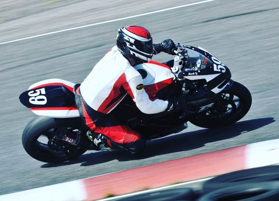 バンソンさんのインスタグラム写真 - (バンソンInstagram)「Our customer Mark Yeldham sent us this awesome picture of him riding in his brand new suit! Looking amazing and fully protected 😎 🔥  #vansonleathers #vanson#leathersuit #armor #leatherjacket #bmwm3 #bmwgroup」5月2日 2時41分 - vansonleathers