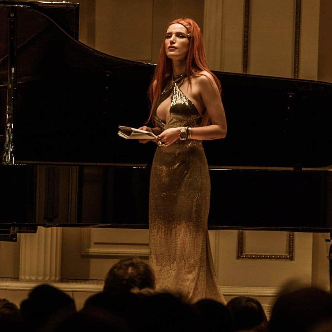 ベラ・ゾーンさんのインスタグラム写真 - (ベラ・ゾーンInstagram)「Carnegie hall was amazing. Daddy would be so proud of me. I read my book out loud to the most beautiful sounds of Phillip glass. Many people cried including me. Order my book and hear what I wrote. I’m warning u it’s a little dark ;) #thelifeofawannabemogul oh and it’s a number one best seller. LUCKY GIRL I AM」5月2日 2時34分 - bellathorne