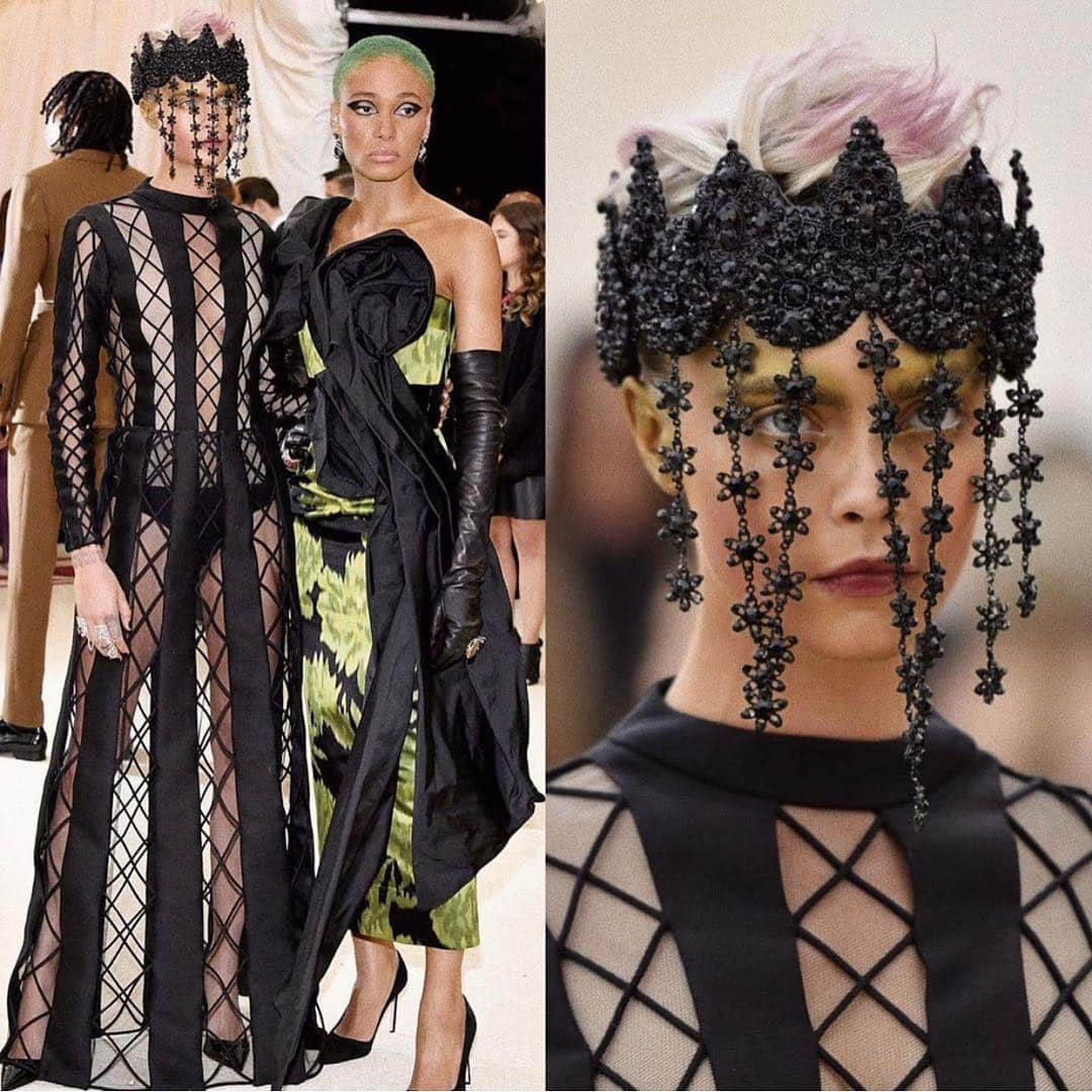 カーラ・デルヴィーニュさんのインスタグラム写真 - (カーラ・デルヴィーニュInstagram)「It’s nearly that time of year again... which look is your favorite???? #metball」5月2日 3時00分 - caradelevingne