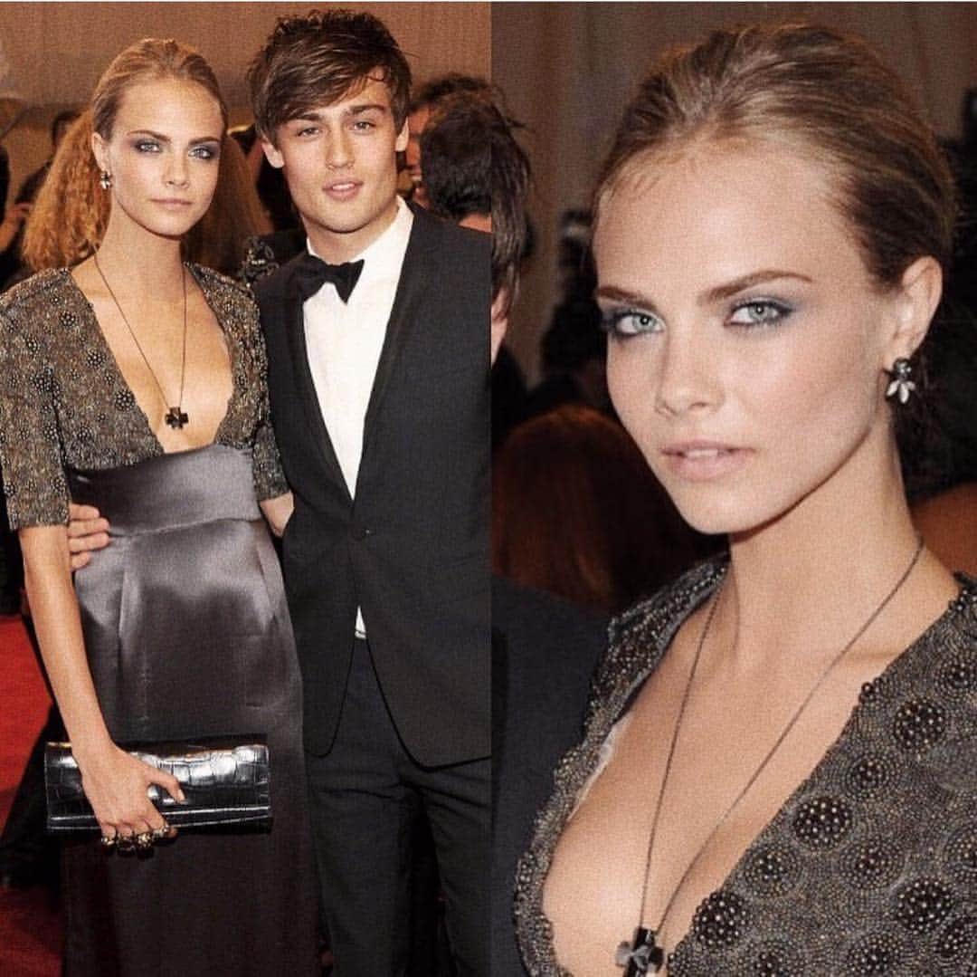 カーラ・デルヴィーニュのインスタグラム：「It’s nearly that time of year again... which look is your favorite???? #metball」