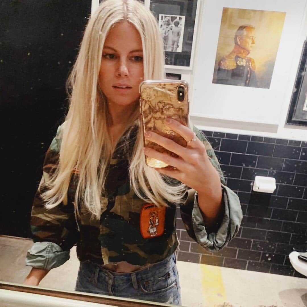 Chrissy Blairのインスタグラム：「Loving my fresh #haircolor @christinacessnahair 💆」