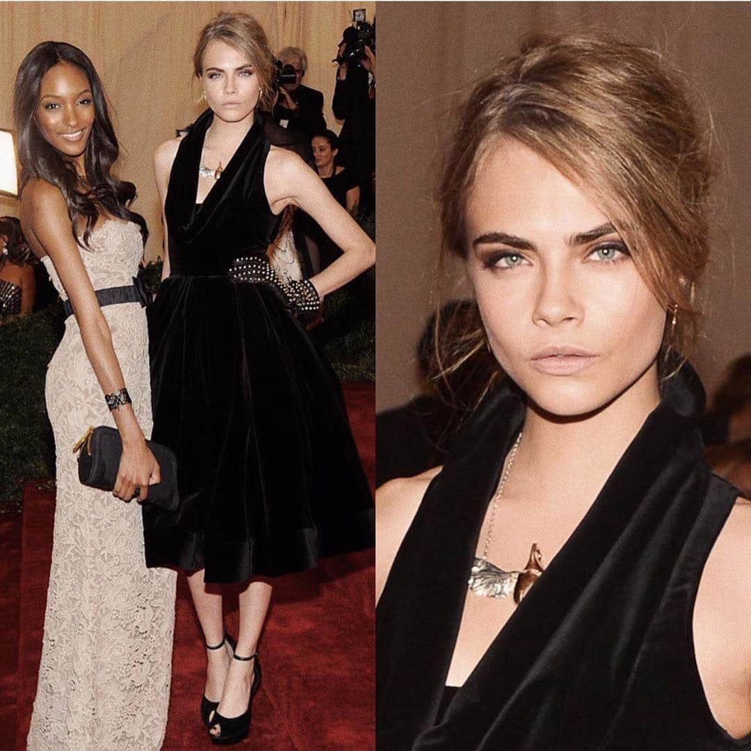 カーラ・デルヴィーニュさんのインスタグラム写真 - (カーラ・デルヴィーニュInstagram)「It’s nearly that time of year again... which look is your favorite???? #metball」5月2日 3時00分 - caradelevingne