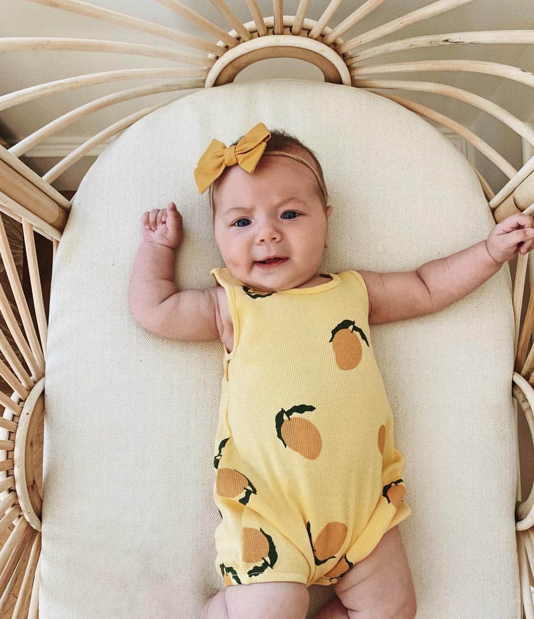 Amber Fillerup Clarkさんのインスタグラム写真 - (Amber Fillerup ClarkInstagram)「Baby mango girl is 2.5 months!!! She is such a sweet baby and we can’t get enough of her! 🥭 I hate to see the newborn stage go so quickly but I love seeing glimpses of her personality 💛 plus she is a little snuggler like my other kids have been so I’m a happy girl」5月2日 3時02分 - amberfillerup