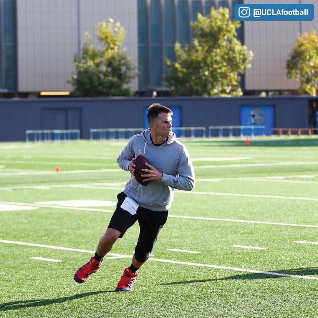 NFLさんのインスタグラム写真 - (NFLInstagram)「@tombrady got some reps in at UCLA! (via @uclafootball)」5月2日 3時05分 - nfl