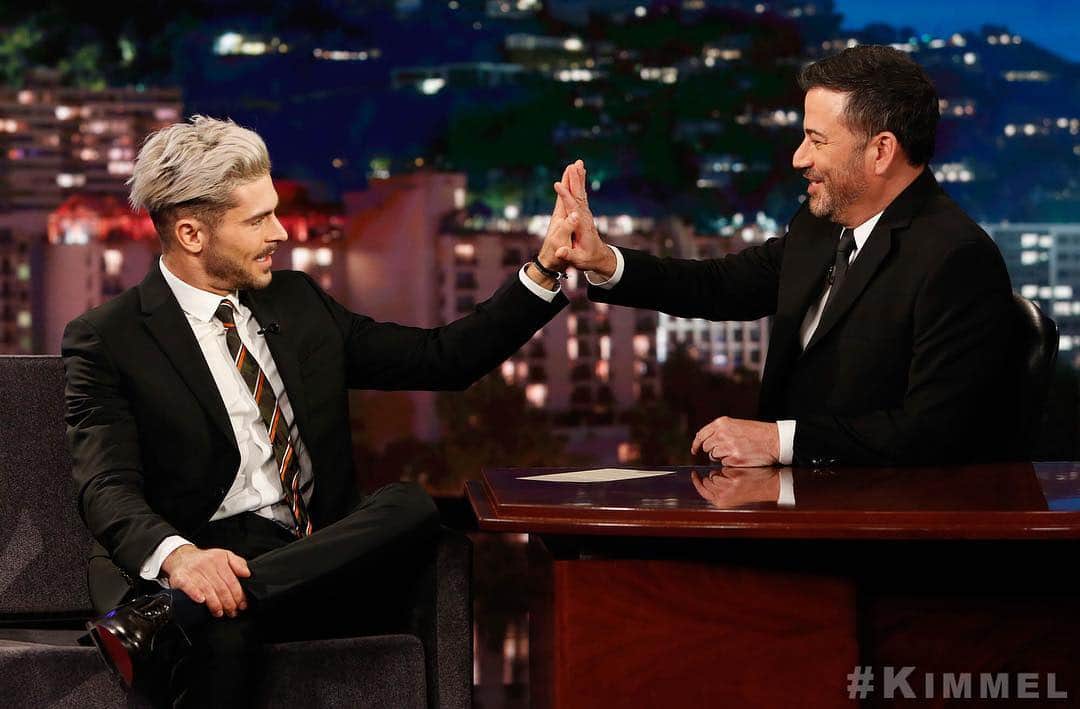 ザック・エフロンのインスタグラム：「Reunited 🙏😁. #Kimmel @jimmykimmellive」