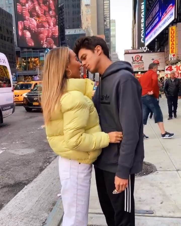 Brent Riveraのインスタグラム：「I did not see this coming..😳 @mylifeaseva tag a friend😂」