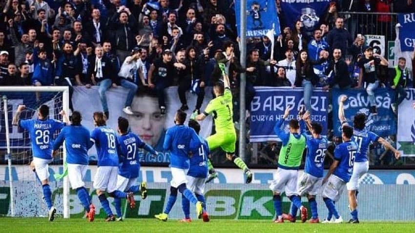 オマル・エル・カドゥーリさんのインスタグラム写真 - (オマル・エル・カドゥーリInstagram)「Complimenti al @brescia_calcio  per la promozione meritatissima !!! grAndiiiii !!!」5月2日 3時15分 - oekaddouri