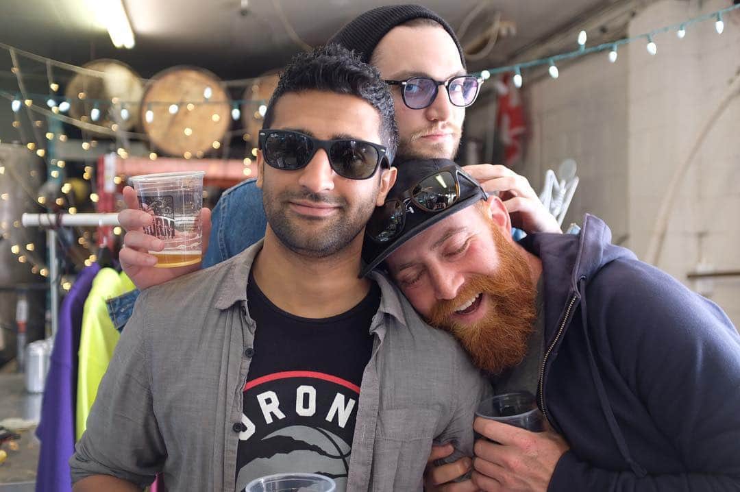 リチャード・ハーモンのインスタグラム：「Boys for beers. 📷@RhiannonmFish」