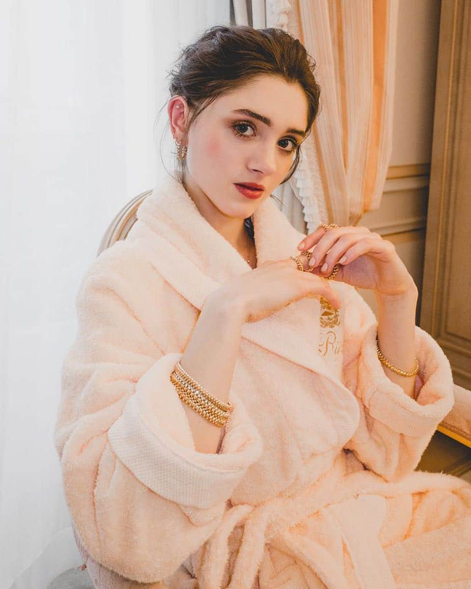 Harper's BAZAARさんのインスタグラム写真 - (Harper's BAZAARInstagram)「#NataliaDyer living her best #robelife in Paris in $100k worth of jewels. The Stranger Things actress talks ‘80s style, @cartier bijoux and what’s in store for season 3 at the link in bio.」5月2日 3時28分 - harpersbazaarus