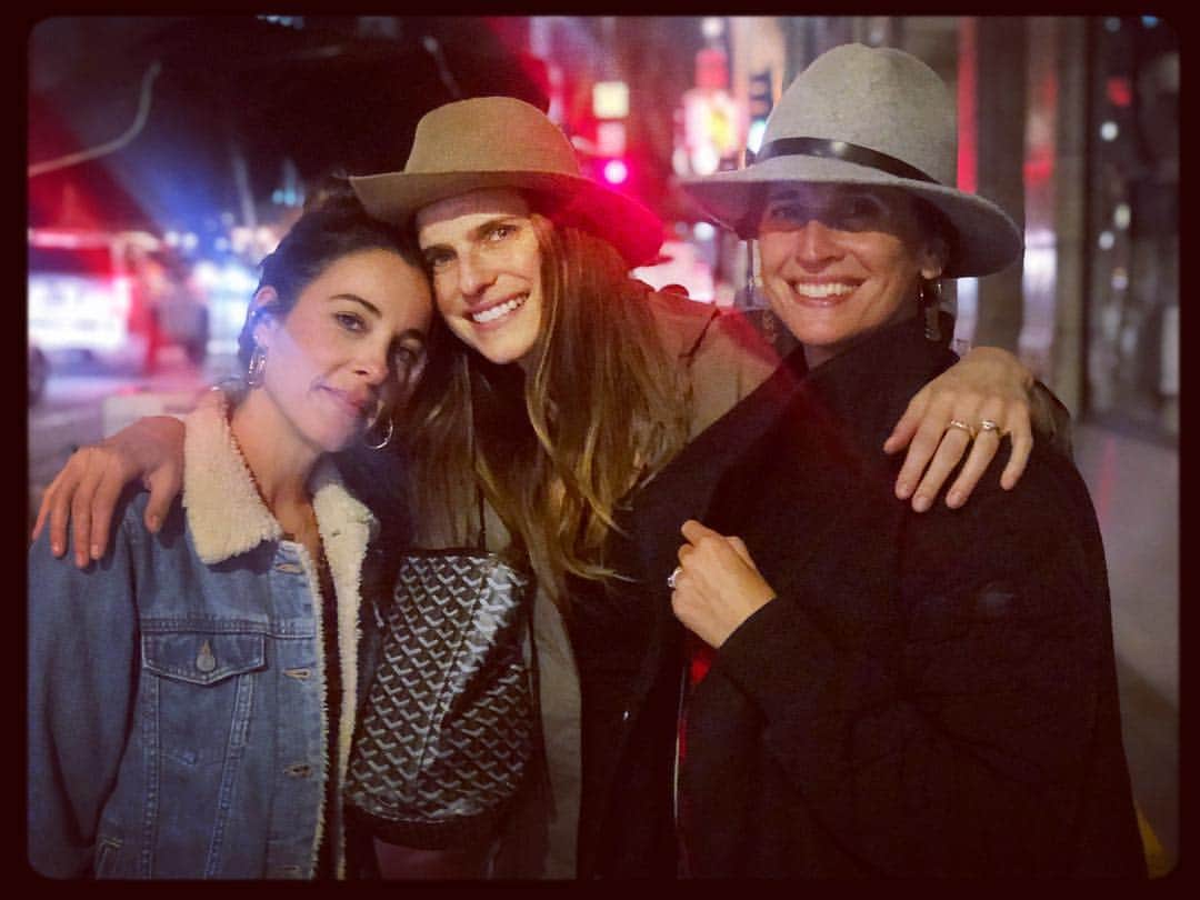 レイク・ベルのインスタグラム：「Grateful for these fine friends. @michaelawat @lindsaysloaneyup ❤️」