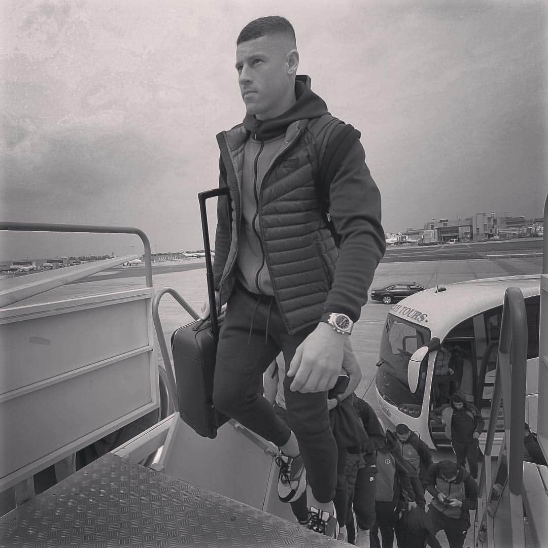 ロス・バークリーさんのインスタグラム写真 - (ロス・バークリーInstagram)「Frankfurt. ✈️ #EuropaLeague」5月2日 3時38分 - rossbarkley