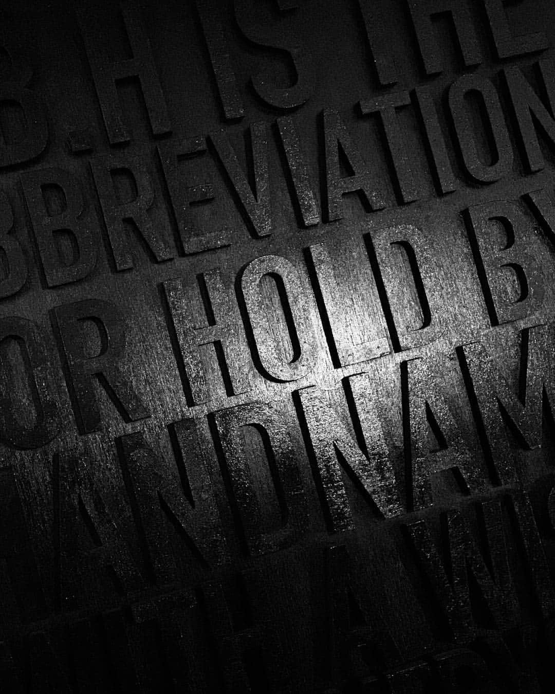 YOICHIのインスタグラム：「#hold #monochrome #black #alphabet #timber #okinawa #americanvillage #American #america」