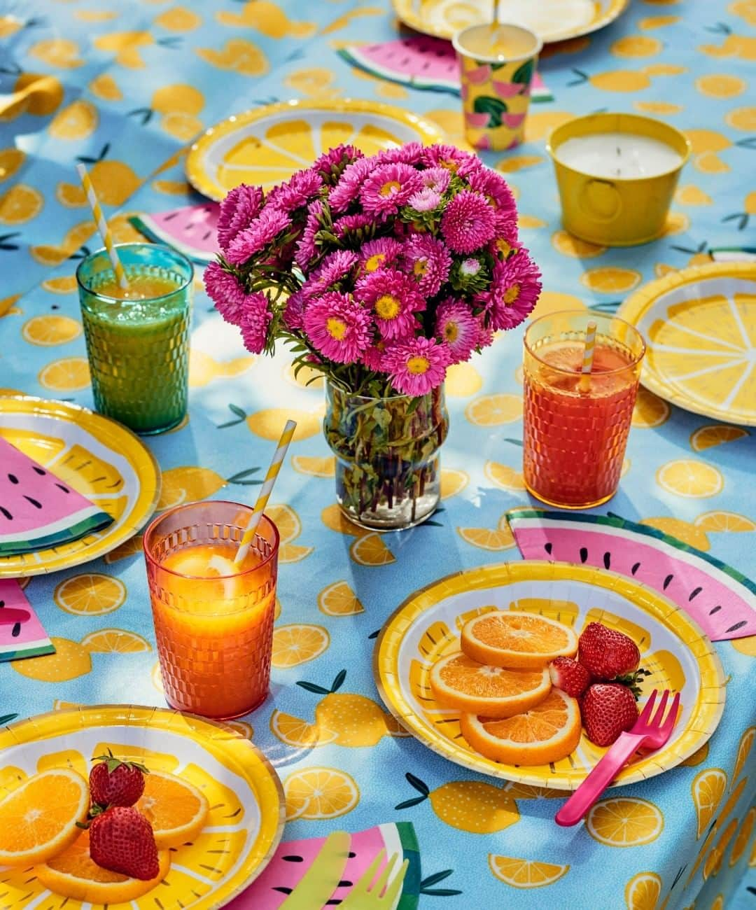 プリマークさんのインスタグラム写真 - (プリマークInstagram)「Setting the table for a season of colour 🍋🍓 Table Cloth £9/€10/$11, Citronella Candle £4.50/€5/$6, Tumbler Pack £5/€6 (Available in: 🇬🇧🇩🇪🇳🇱🇦🇹🇧🇪🇮🇪🇫🇷🇮🇹🇪🇸🇵🇹) #Primark #PrimarkHome #SS19」5月2日 4時00分 - primark