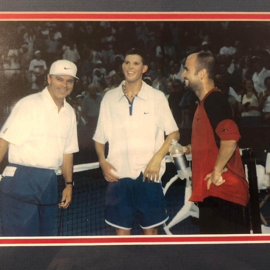 ブライアン兄弟さんのインスタグラム写真 - (ブライアン兄弟Instagram)「This picture is from 1998 at our hometown tourney, The LA Open. Fresh out of college, I got a WC and drew my childhood hero, @agassi, in the 1st round. I laid in my bed the night before the match looking at walls posterized with his picture. As we waited in the tunnel of UCLA’s packed tennis stadium, the loudspeakers blared “Bittersweet Symphony” while my knees knocked with nerves. In the opening game, Andre snapped my serve with 4 frozen rope returns. Fortunately I settled down and shook hands with the scoreboard reading 3-6, 4-6. This is definitely the happiest and most relieved I’ve ever been in defeat. My Dad did the post match interview and revealed how much Mike and I worshipped him. We’re now lucky to share a friendship with Andre. He mentored us, helped us launch our foundation, and has been an inspiration for us to follow this crazy tennis dream. Happy belated birthday to the legend, #andreagassi. A-🚂」5月2日 4時17分 - bryanbros