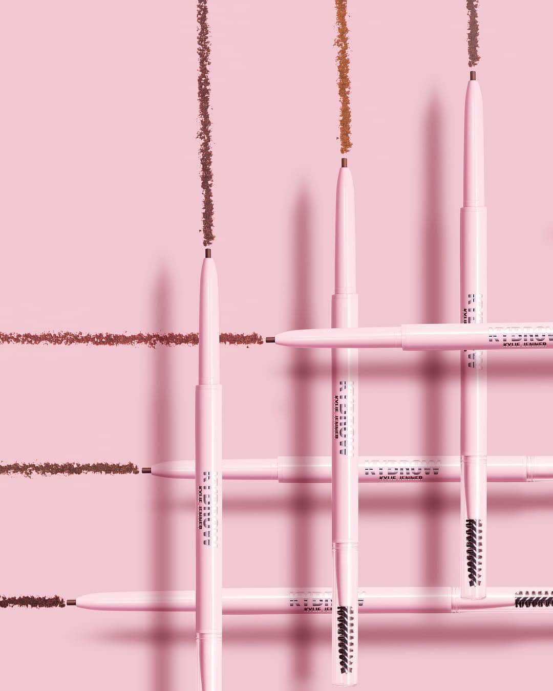 Kylie Cosmeticsさんのインスタグラム写真 - (Kylie CosmeticsInstagram)「#Kybrow Pencil 😍 create precise and hair-like strokes with this ultra fine tip and blend to perfection with spoolie ✨ tap to shop!」5月2日 4時15分 - kyliecosmetics