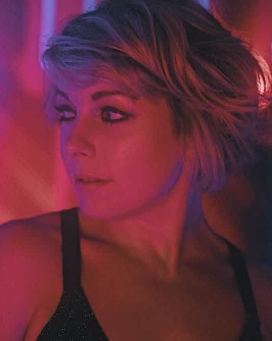 リトル・ブーツさんのインスタグラム写真 - (リトル・ブーツInstagram)「Met trying to act chill and patient about releasing new music whilst internally losing my mind 😇 ps. Its finished」5月2日 4時19分 - littlebootsmusic