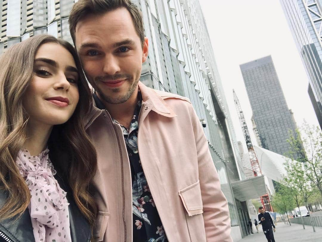 リリー・コリンズさんのインスタグラム写真 - (リリー・コリンズInstagram)「Pastel press day in NYC. Looks like we color coordinated, yet again...」5月2日 4時19分 - lilyjcollins