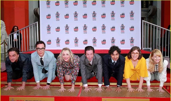 メリッサ・ラウシュのインスタグラム：「As if being a part of the @bigbangtheory_cbs wasn’t enough of an honor of a lifetime...getting to share this moment at #thechinesetheater with these wonderful friends today was truly incredible.」