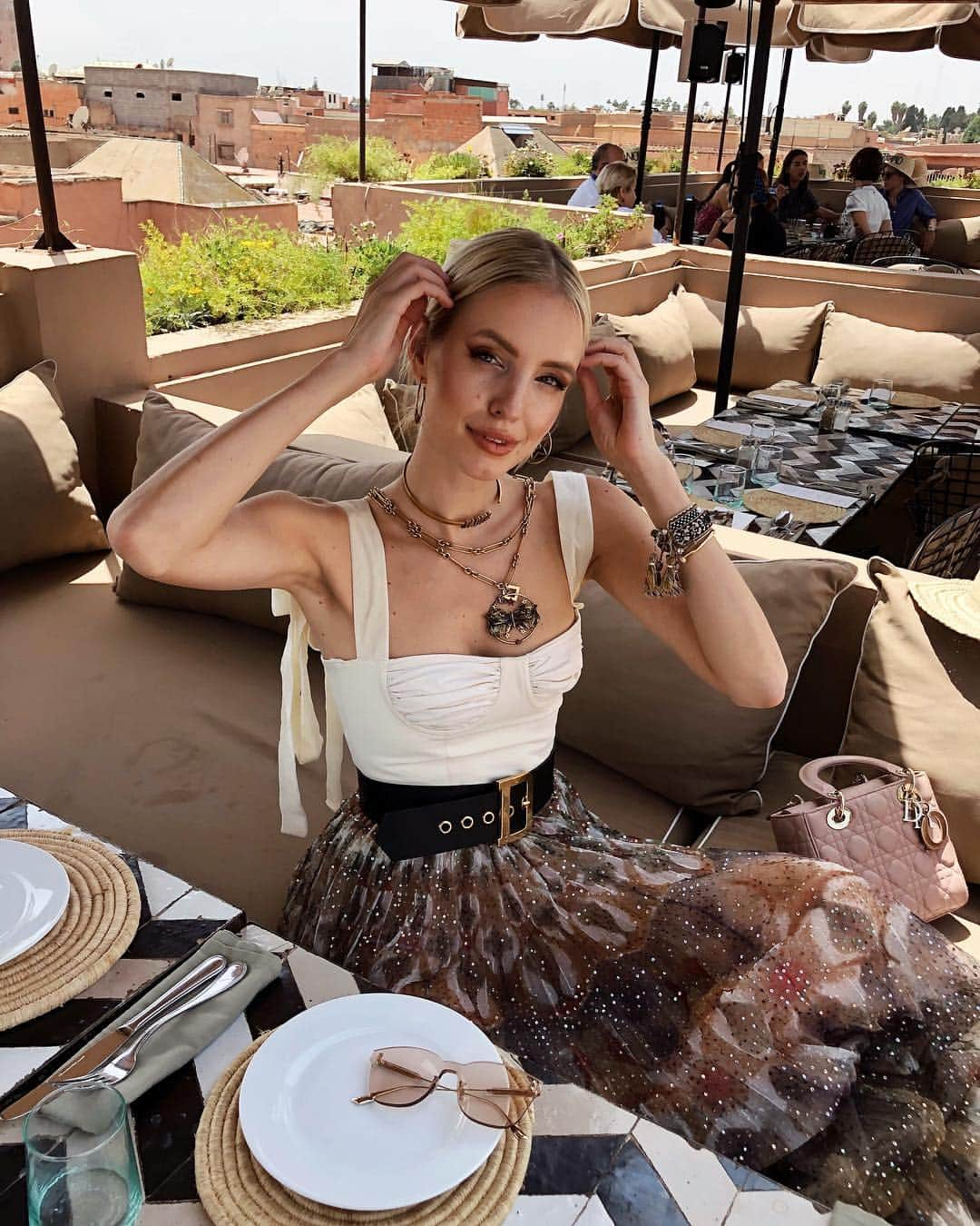 レオニー・ハンネさんのインスタグラム写真 - (レオニー・ハンネInstagram)「Wearing a sparkling @dior skirt for the last event of #DiorCruise2020. ✨ Anzeige/Ad #Dior #Marrakech #DiorCommonGround」5月2日 4時37分 - leoniehanne