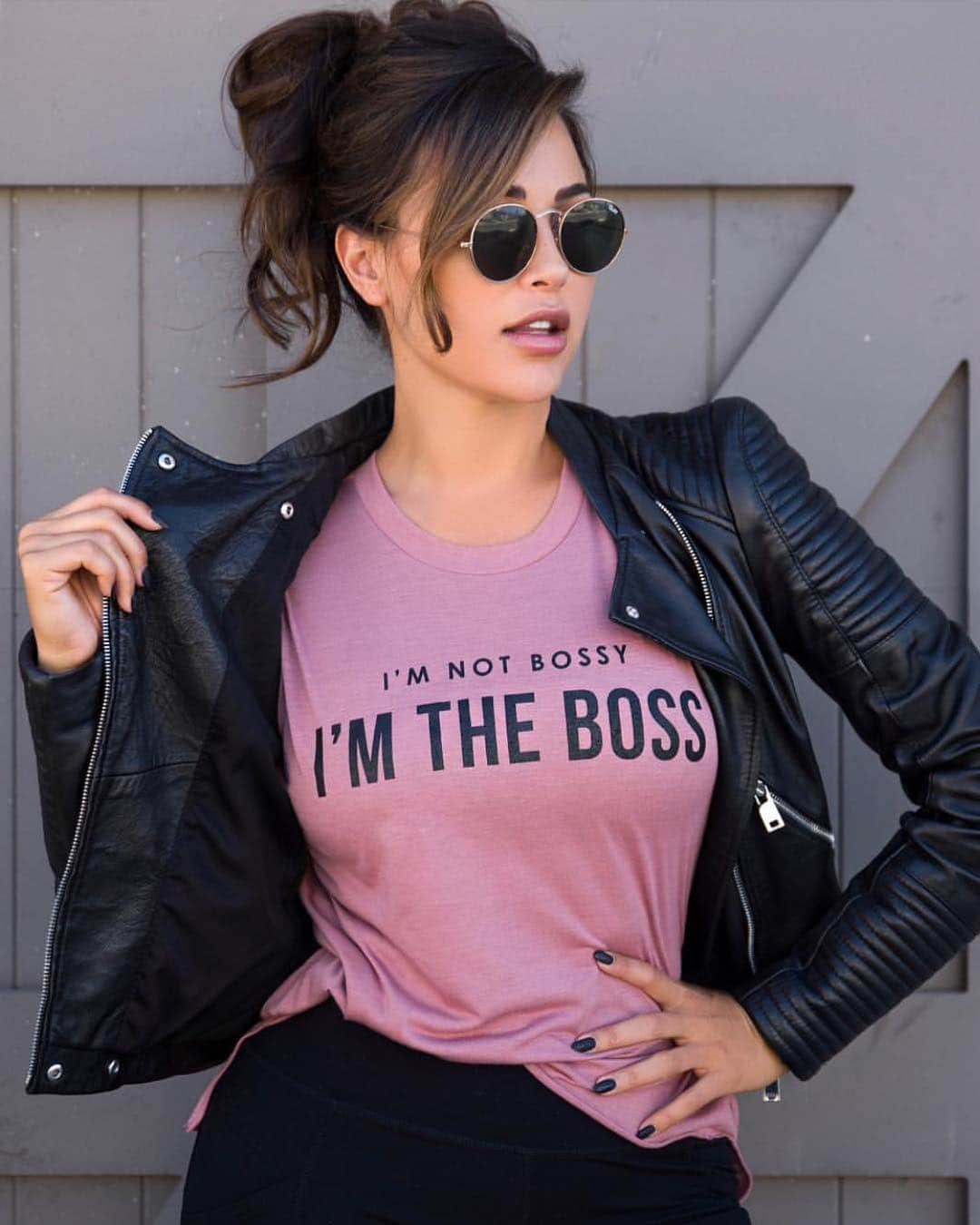 アナ・チエリさんのインスタグラム写真 - (アナ・チエリInstagram)「☝🏼 .  I’m Not Bossy I’m The Boss  Tag a boss babe! .  RESTOCK ALERT!! @cheri_fit Tee available in sizes S-2XL CheriFit.com 👌🏼💞」5月2日 4時53分 - anacheri