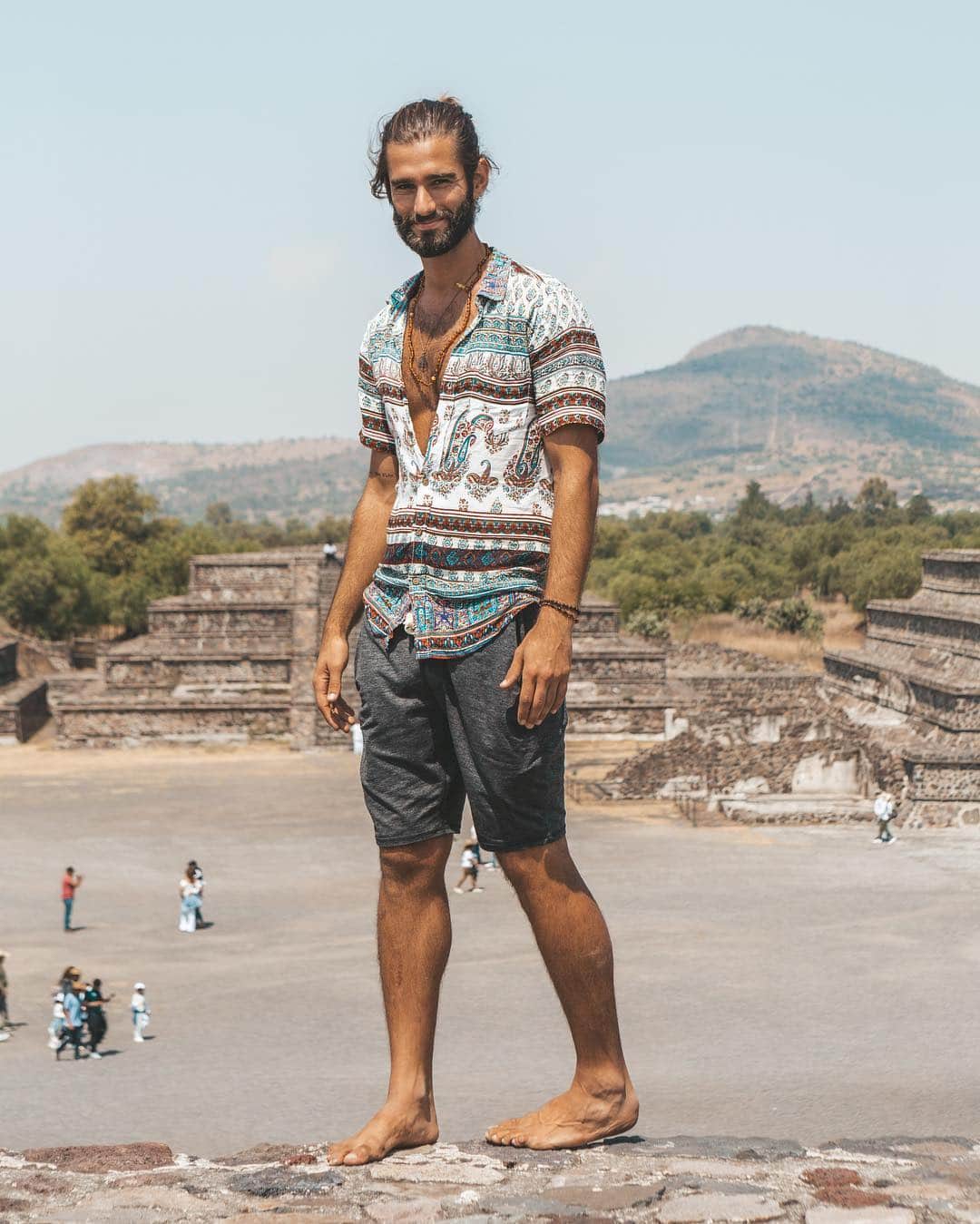 Ricardo Baldinさんのインスタグラム写真 - (Ricardo BaldinInstagram)「Funny how this year seems to be flying fast at the same time so many things have happened already. This one is from a very special day, a equinox We got to spend at the pyramids of Teotihuacán 🙏🏽 #pyramids #teotihucan #love」5月2日 4時47分 - rbaldin