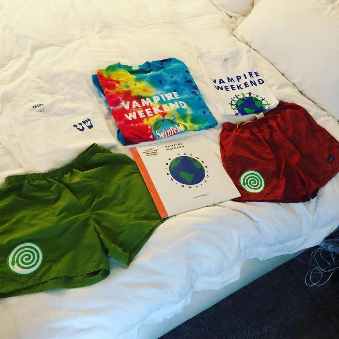 エズラ・クーニグのインスタグラム：「a healthy haul of both official and bootleg VW items - I love them equally. 32 HOURS TIL FOTB」