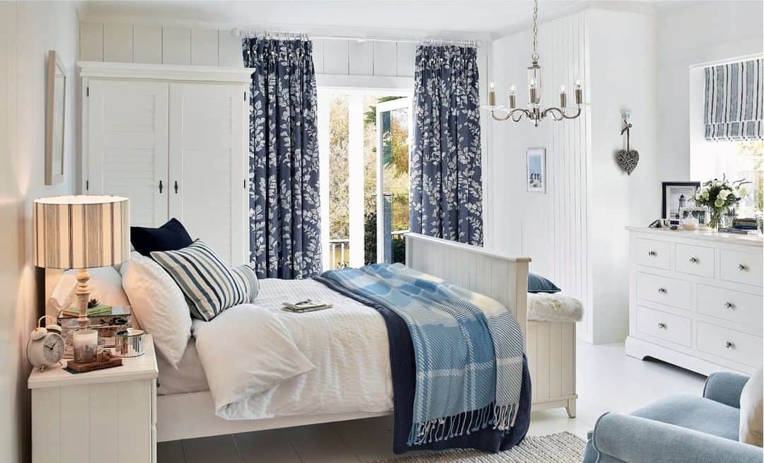 ローラアシュレイのインスタグラム：「Bring a touch of coastal relaxation into your living spaces with our new Waterside collection 🌊」