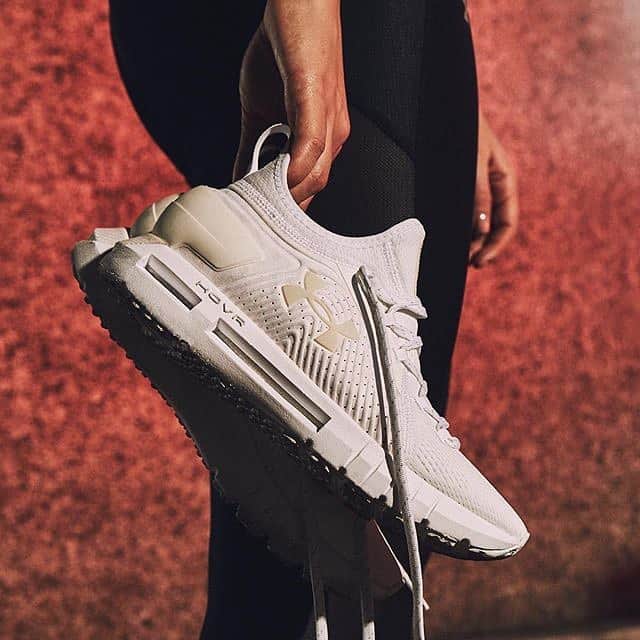 Under Armourさんのインスタグラム写真 - (Under ArmourInstagram)「Stay focused on speed this spring in the latest women's #UAHOVR Phantom SE colors. Shop link in bio. #WEWILL」5月2日 5時03分 - underarmour